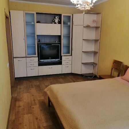 Уютная Квартира На Лётной 6 Tjernihiv Eksteriør billede