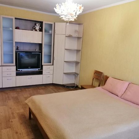 Уютная Квартира На Лётной 6 Tjernihiv Eksteriør billede