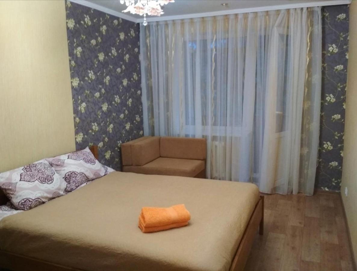 Уютная Квартира На Лётной 6 Tjernihiv Eksteriør billede