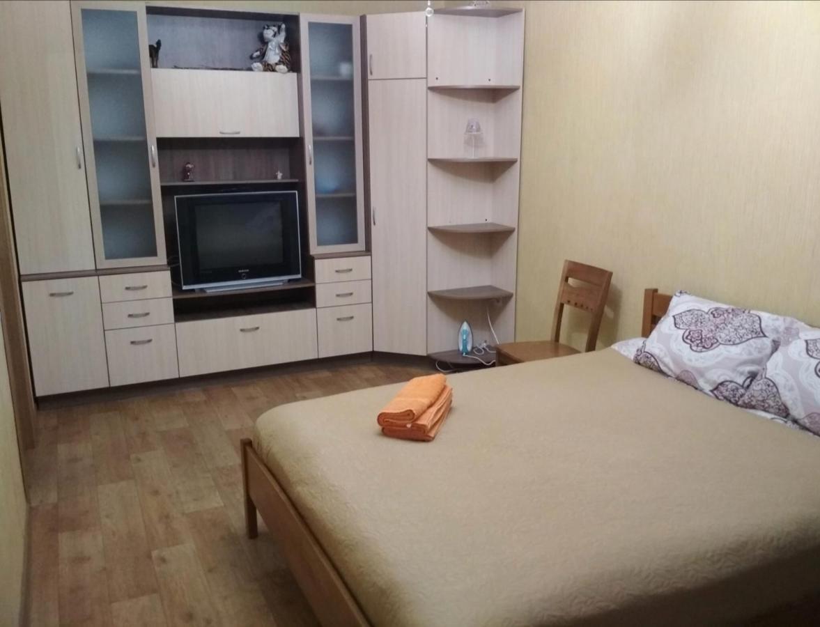 Уютная Квартира На Лётной 6 Tjernihiv Eksteriør billede