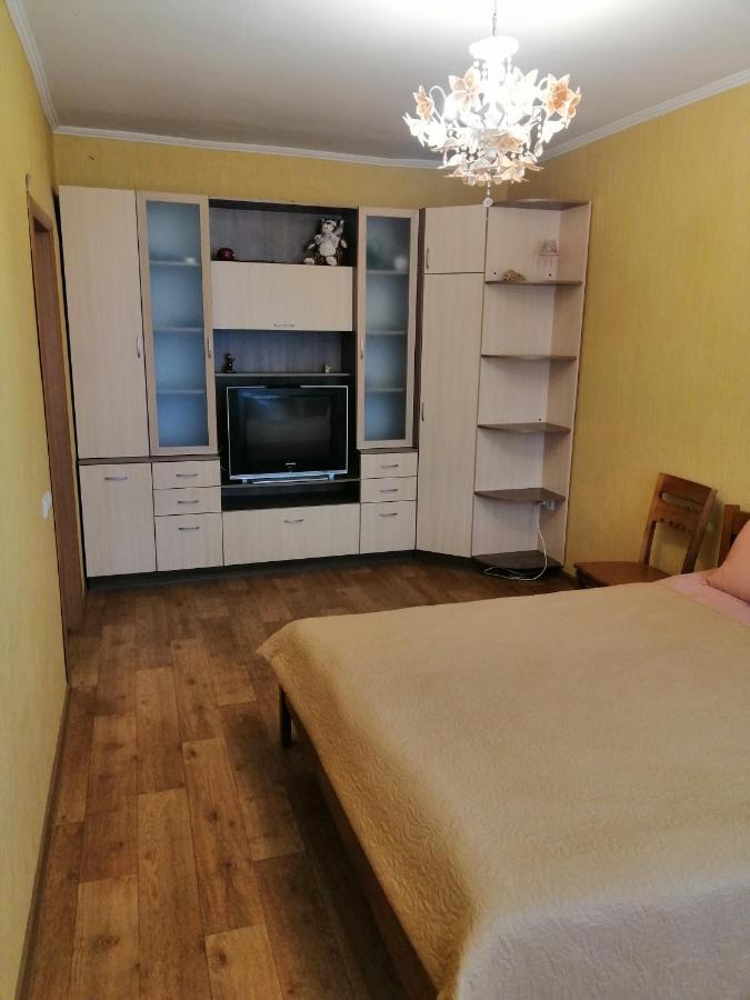 Уютная Квартира На Лётной 6 Tjernihiv Eksteriør billede