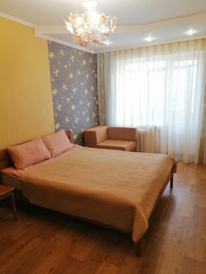 Уютная Квартира На Лётной 6 Tjernihiv Eksteriør billede
